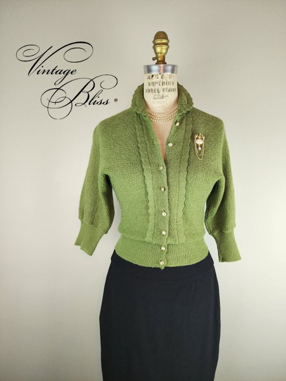 Vintage 1940's Classic Green Knit 100% Virgin Wool Textured Sweater by Toby Berm